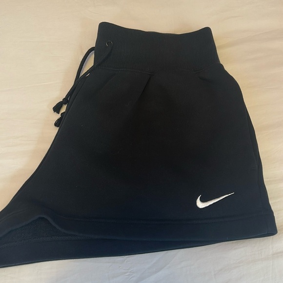Nike Women’s Phoenix Fleece Very High-Rise Black Knit Shorts SIZE MEDIUM - Picture 1 of 6